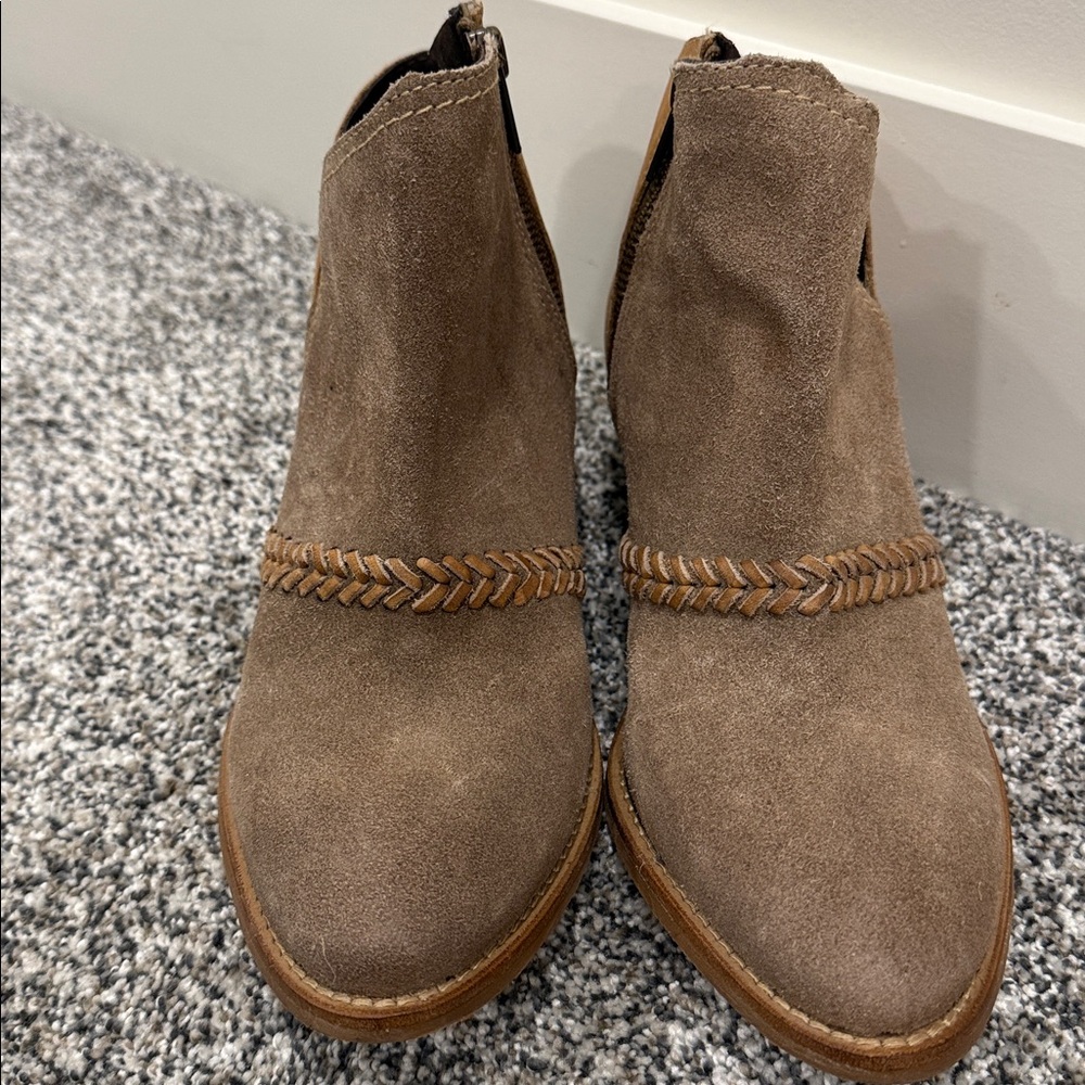 Diba True Say Again Two Toned Ankle Bootie Western Braided Leather Upper Sz 8.5 - Picture 4 of 9